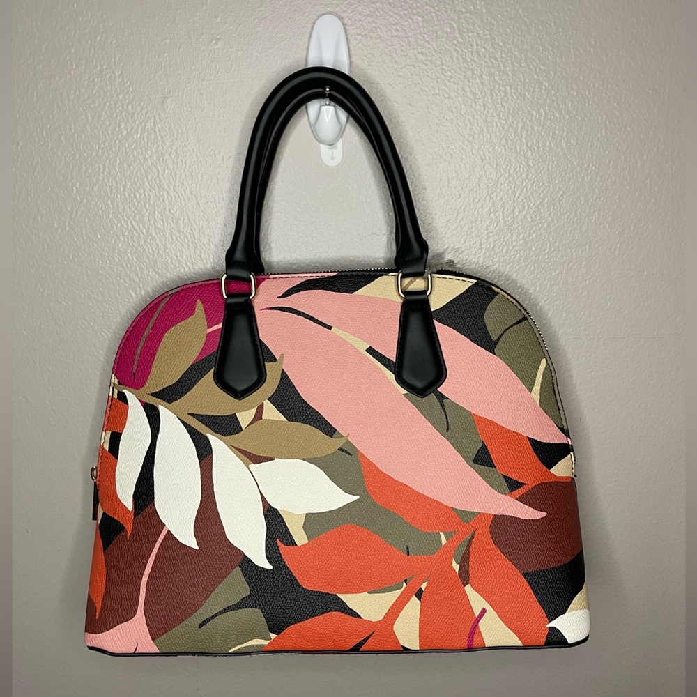 New✨A new day multi color, leaf print handbag
